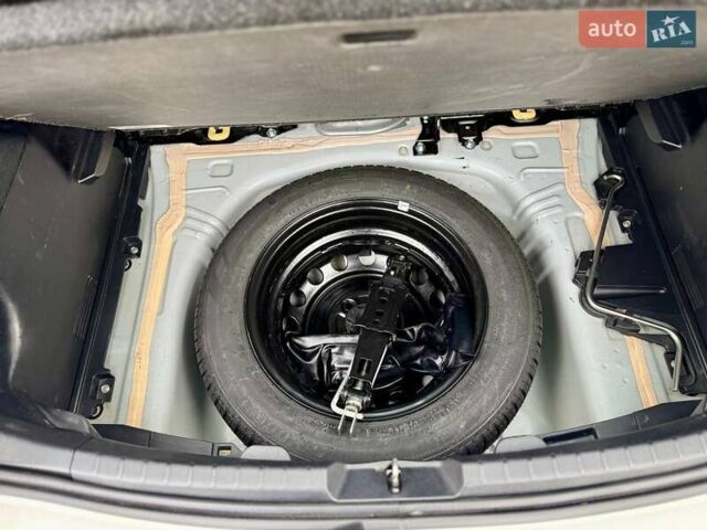 Белый Тойота Ярис, объемом двигателя 1.5 л и пробегом 52 тыс. км за 15400 $, фото 23 на Automoto.ua