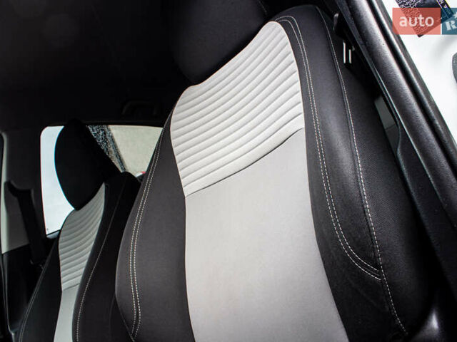 Белый Тойота Ярис, объемом двигателя 1.5 л и пробегом 112 тыс. км за 14900 $, фото 33 на Automoto.ua