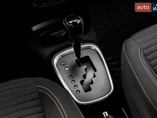 Белый Тойота Ярис, объемом двигателя 1.5 л и пробегом 112 тыс. км за 14900 $, фото 39 на Automoto.ua