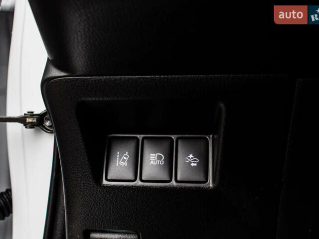 Белый Тойота Ярис, объемом двигателя 1.5 л и пробегом 112 тыс. км за 14900 $, фото 43 на Automoto.ua