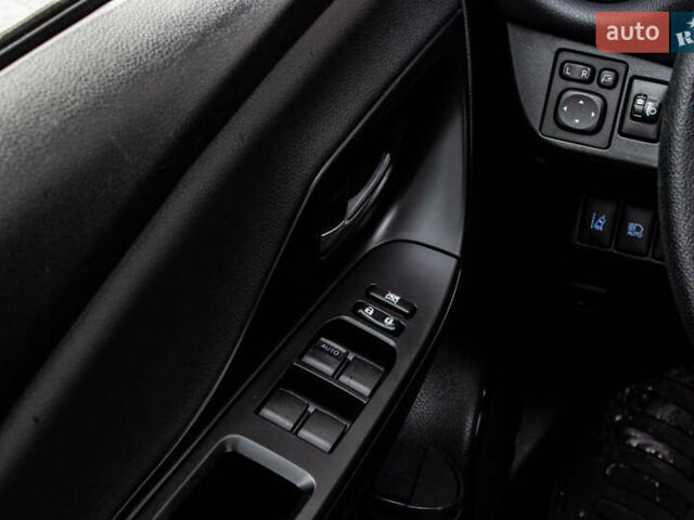 Белый Тойота Ярис, объемом двигателя 1.5 л и пробегом 112 тыс. км за 14900 $, фото 38 на Automoto.ua