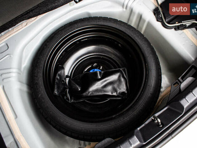 Белый Тойота Ярис, объемом двигателя 1.5 л и пробегом 112 тыс. км за 14900 $, фото 59 на Automoto.ua