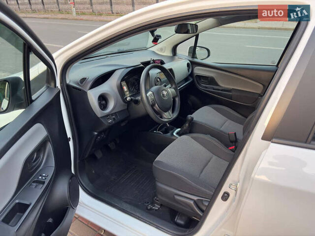 Білий Тойота Яріс, об'ємом двигуна 1 л та пробігом 60 тис. км за 10600 $, фото 5 на Automoto.ua