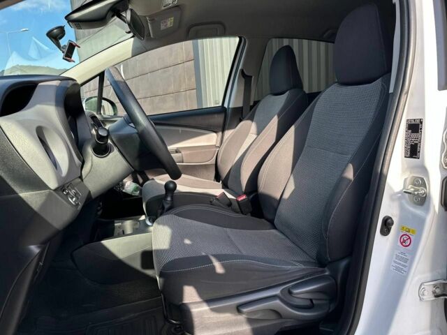 Білий Тойота Яріс, об'ємом двигуна 1 л та пробігом 59 тис. км за 9850 $, фото 23 на Automoto.ua