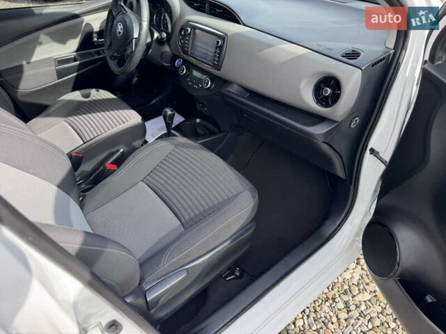 Белый Тойота Ярис, объемом двигателя 1.5 л и пробегом 165 тыс. км за 14990 $, фото 49 на Automoto.ua