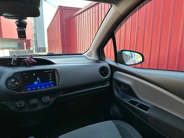 Білий Тойота Яріс, об'ємом двигуна 1 л та пробігом 59 тис. км за 9850 $, фото 14 на Automoto.ua