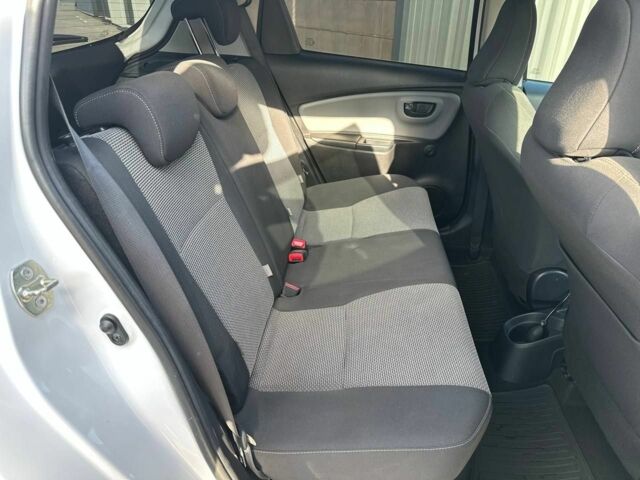 Білий Тойота Яріс, об'ємом двигуна 1 л та пробігом 59 тис. км за 9850 $, фото 18 на Automoto.ua