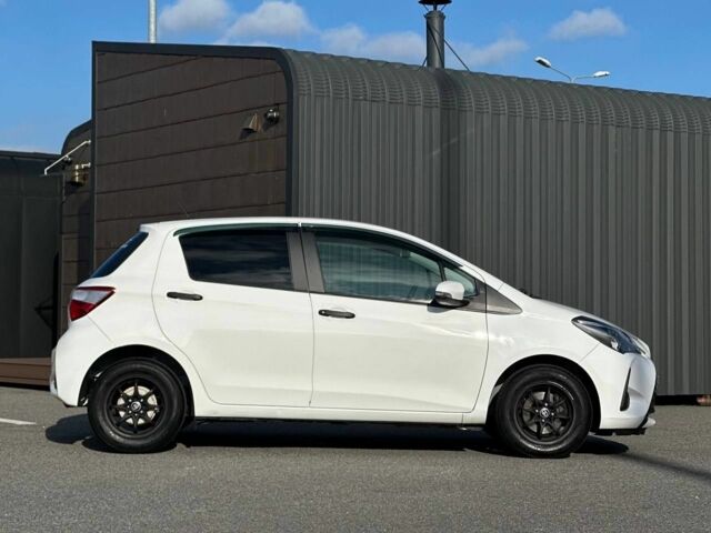 Білий Тойота Яріс, об'ємом двигуна 1 л та пробігом 59 тис. км за 9850 $, фото 6 на Automoto.ua