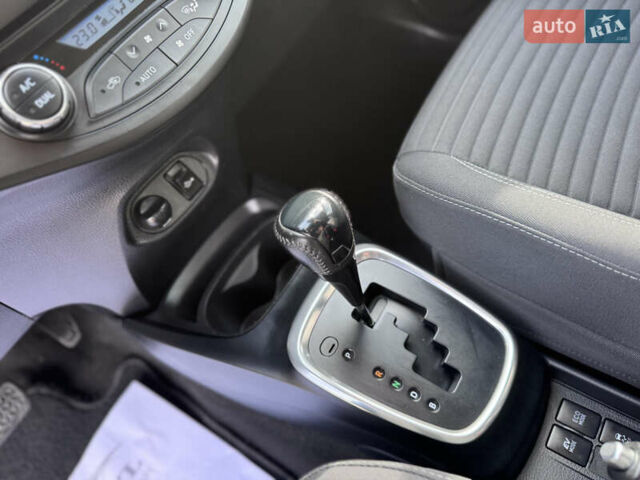 Белый Тойота Ярис, объемом двигателя 1.5 л и пробегом 165 тыс. км за 14990 $, фото 34 на Automoto.ua