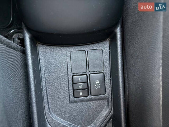 Білий Тойота Яріс, об'ємом двигуна 1 л та пробігом 60 тис. км за 10600 $, фото 9 на Automoto.ua