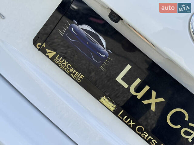 Белый Тойота Ярис, объемом двигателя 1.5 л и пробегом 165 тыс. км за 14990 $, фото 12 на Automoto.ua