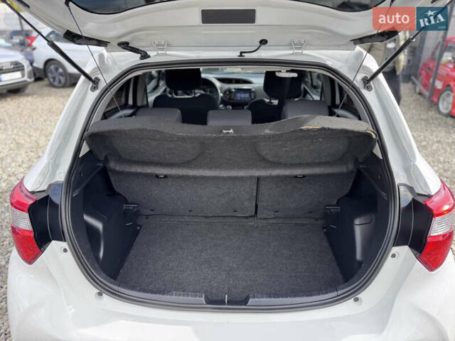 Белый Тойота Ярис, объемом двигателя 1.5 л и пробегом 165 тыс. км за 14990 $, фото 44 на Automoto.ua