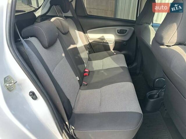 Білий Тойота Яріс, об'ємом двигуна 1 л та пробігом 59 тис. км за 9850 $, фото 19 на Automoto.ua