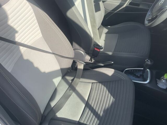 Білий Тойота Яріс, об'ємом двигуна 0 л та пробігом 148 тис. км за 13200 $, фото 6 на Automoto.ua