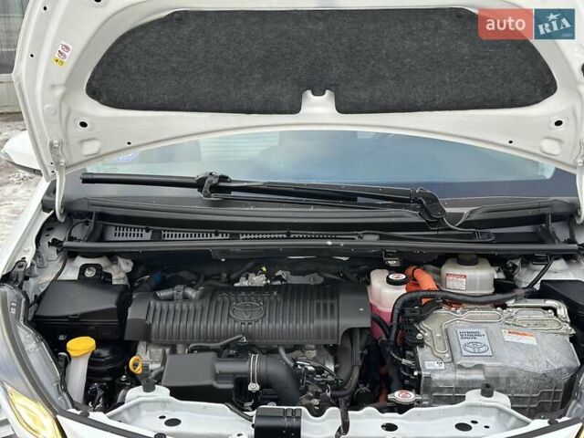 Белый Тойота Ярис, объемом двигателя 1.5 л и пробегом 47 тыс. км за 15000 $, фото 34 на Automoto.ua