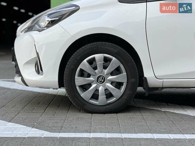 Белый Тойота Ярис, объемом двигателя 1.5 л и пробегом 155 тыс. км за 16500 $, фото 6 на Automoto.ua
