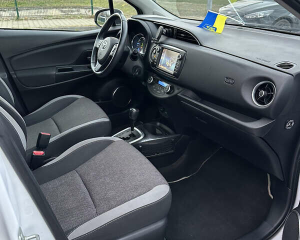 Белый Тойота Ярис, объемом двигателя 1.5 л и пробегом 122 тыс. км за 16500 $, фото 13 на Automoto.ua