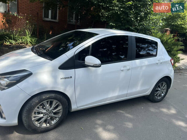Білий Тойота Яріс, об'ємом двигуна 1.5 л та пробігом 155 тис. км за 14000 $, фото 1 на Automoto.ua