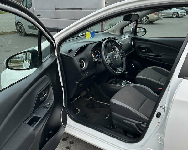 Белый Тойота Ярис, объемом двигателя 1.5 л и пробегом 122 тыс. км за 16500 $, фото 10 на Automoto.ua