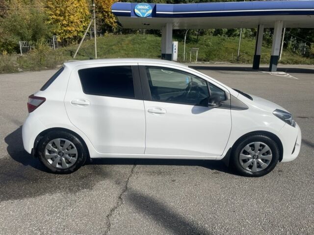 Білий Тойота Яріс, об'ємом двигуна 0 л та пробігом 148 тис. км за 13200 $, фото 1 на Automoto.ua