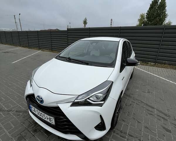 Білий Тойота Яріс, об'ємом двигуна 1.5 л та пробігом 130 тис. км за 16900 $, фото 3 на Automoto.ua