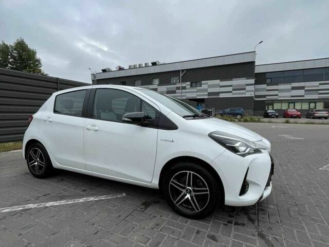 Белый Тойота Ярис, объемом двигателя 1.5 л и пробегом 130 тыс. км за 16900 $, фото 1 на Automoto.ua