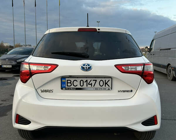 Белый Тойота Ярис, объемом двигателя 1.5 л и пробегом 122 тыс. км за 16500 $, фото 6 на Automoto.ua
