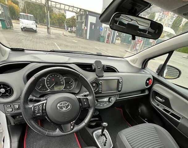 Білий Тойота Яріс, об'ємом двигуна 1.5 л та пробігом 130 тис. км за 16900 $, фото 4 на Automoto.ua