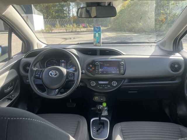 Білий Тойота Яріс, об'ємом двигуна 0 л та пробігом 148 тис. км за 13200 $, фото 2 на Automoto.ua