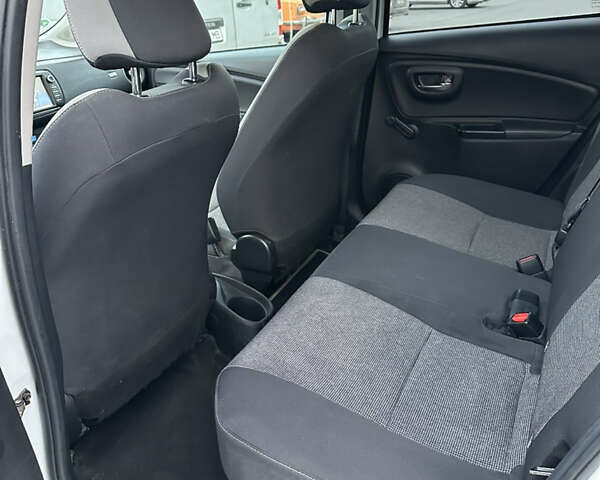 Белый Тойота Ярис, объемом двигателя 1.5 л и пробегом 122 тыс. км за 16500 $, фото 11 на Automoto.ua