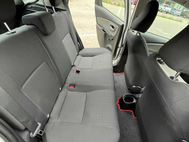 Белый Тойота Ярис, объемом двигателя 1.5 л и пробегом 130 тыс. км за 16900 $, фото 14 на Automoto.ua