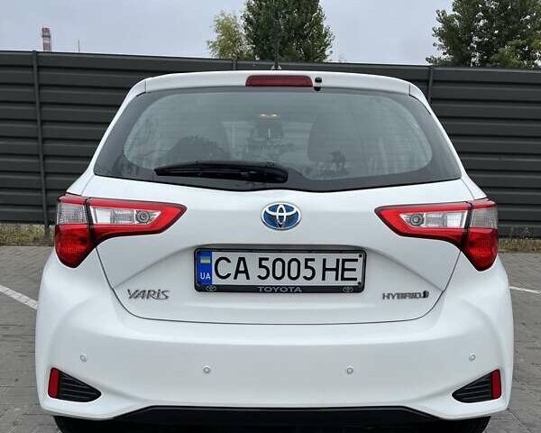 Білий Тойота Яріс, об'ємом двигуна 1.5 л та пробігом 130 тис. км за 16900 $, фото 5 на Automoto.ua