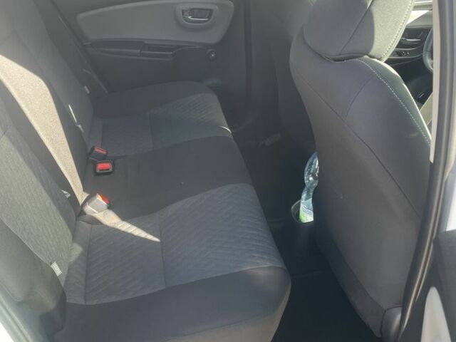 Білий Тойота Яріс, об'ємом двигуна 0 л та пробігом 148 тис. км за 13200 $, фото 3 на Automoto.ua