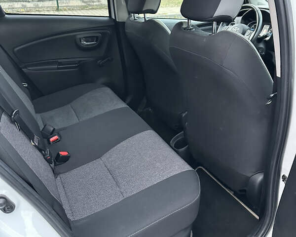 Белый Тойота Ярис, объемом двигателя 1.5 л и пробегом 122 тыс. км за 16500 $, фото 12 на Automoto.ua