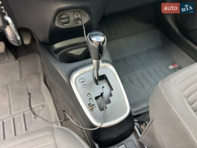 Белый Тойота Ярис, объемом двигателя 1.5 л и пробегом 155 тыс. км за 16500 $, фото 31 на Automoto.ua