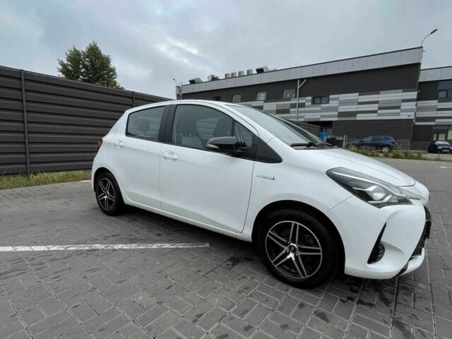 Белый Тойота Ярис, объемом двигателя 1.5 л и пробегом 130 тыс. км за 16900 $, фото 3 на Automoto.ua
