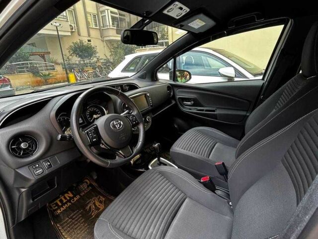 Білий Тойота Яріс, об'ємом двигуна 1.5 л та пробігом 60 тис. км за 14900 $, фото 3 на Automoto.ua