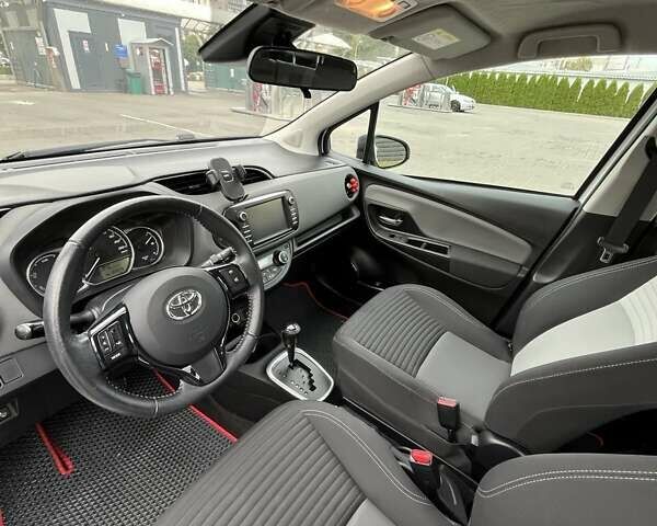 Білий Тойота Яріс, об'ємом двигуна 1.5 л та пробігом 130 тис. км за 16900 $, фото 17 на Automoto.ua