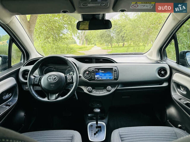 Тойота Яріс 2020 у Ромнах на Automoto.ua Білий Тойота Яріс, об'ємом двигуна 1.5 л та пробігом 37 тис. км за 15500 $, фото 8 на Automoto.ua