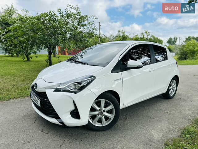 Тойота Яріс 2020 у Ромнах на Automoto.ua Білий Тойота Яріс, об'ємом двигуна 1.5 л та пробігом 37 тис. км за 15500 $, фото 1 на Automoto.ua