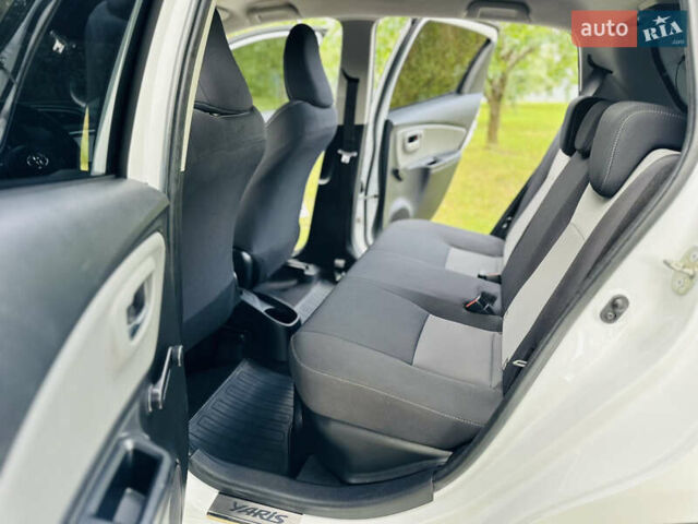 Тойота Яріс 2020 у Ромнах на Automoto.ua Білий Тойота Яріс, об'ємом двигуна 1.5 л та пробігом 37 тис. км за 15500 $, фото 13 на Automoto.ua