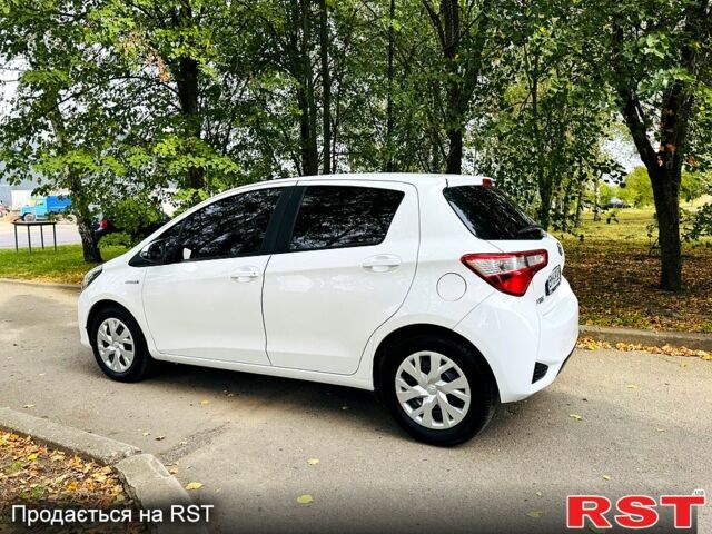 Тойота Яріс 2020 у Лохвице на Automoto.ua Білий Тойота Яріс, об'ємом двигуна 1.5 л та пробігом 23 тис. км за 16500 $, фото 4 на Automoto.ua