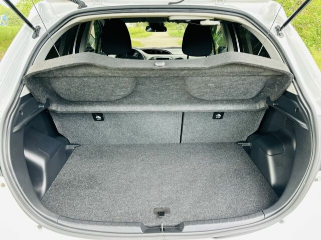 Белый Тойота Ярис, объемом двигателя 1.5 л и пробегом 37 тыс. км за 14900 $, фото 15 на Automoto.ua