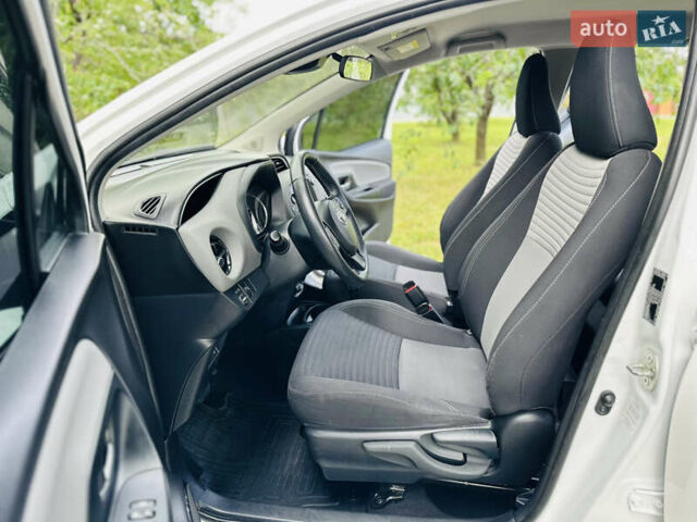 Тойота Яріс 2020 у Ромнах на Automoto.ua Білий Тойота Яріс, об'ємом двигуна 1.5 л та пробігом 37 тис. км за 15500 $, фото 10 на Automoto.ua
