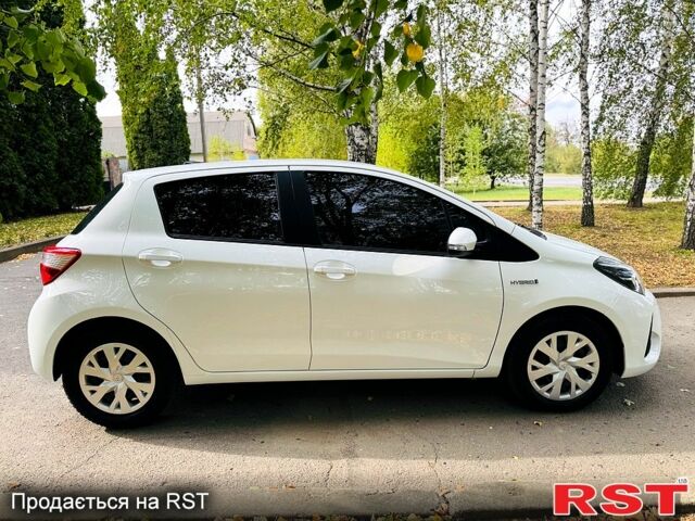Тойота Яріс 2020 у Лохвице на Automoto.ua Білий Тойота Яріс, об'ємом двигуна 1.5 л та пробігом 23 тис. км за 16500 $, фото 2 на Automoto.ua
