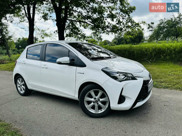 Тойота Яріс 2020 у Ромнах на Automoto.ua Білий Тойота Яріс, об'ємом двигуна 1.5 л та пробігом 37 тис. км за 15500 $, фото 2 на Automoto.ua