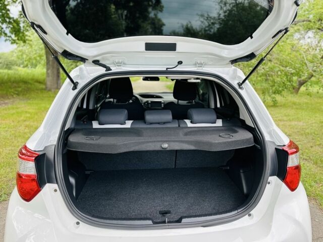 Белый Тойота Ярис, объемом двигателя 1.5 л и пробегом 37 тыс. км за 14900 $, фото 14 на Automoto.ua