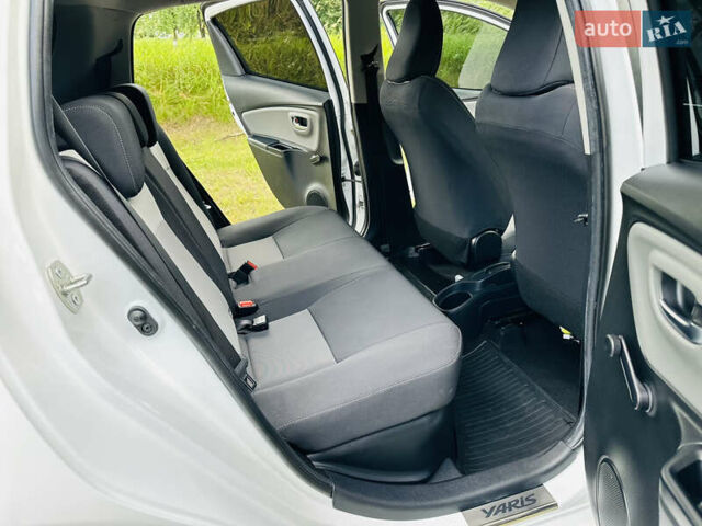 Тойота Яріс 2020 у Ромнах на Automoto.ua Білий Тойота Яріс, об'ємом двигуна 1.5 л та пробігом 37 тис. км за 15500 $, фото 12 на Automoto.ua