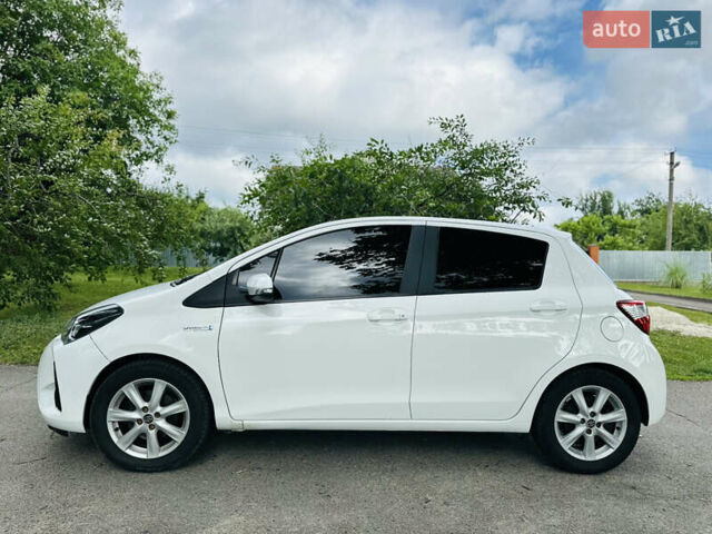 Тойота Яріс 2020 у Ромнах на Automoto.ua Білий Тойота Яріс, об'ємом двигуна 1.5 л та пробігом 37 тис. км за 15500 $, фото 4 на Automoto.ua