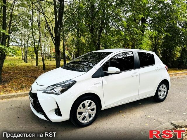 Тойота Яріс 2020 у Лохвице на Automoto.ua Білий Тойота Яріс, об'ємом двигуна 1.5 л та пробігом 23 тис. км за 16500 $, фото 1 на Automoto.ua